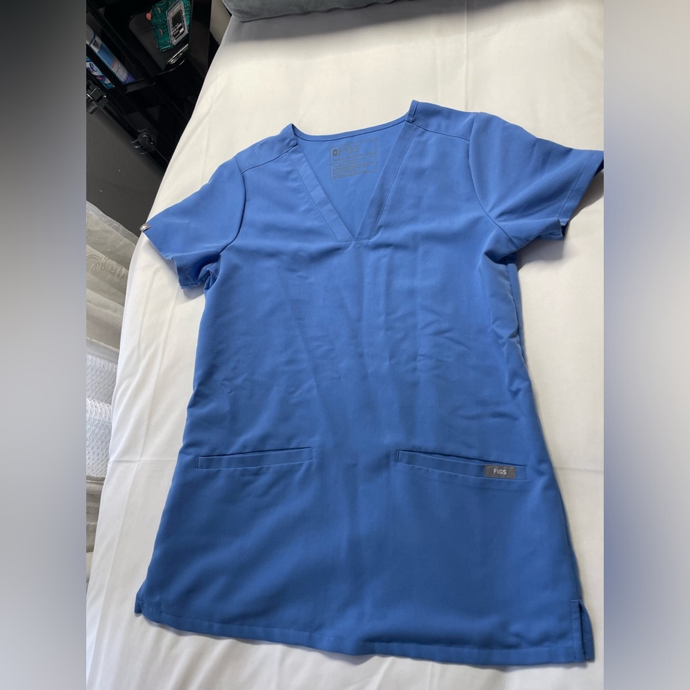 Figs scrub top